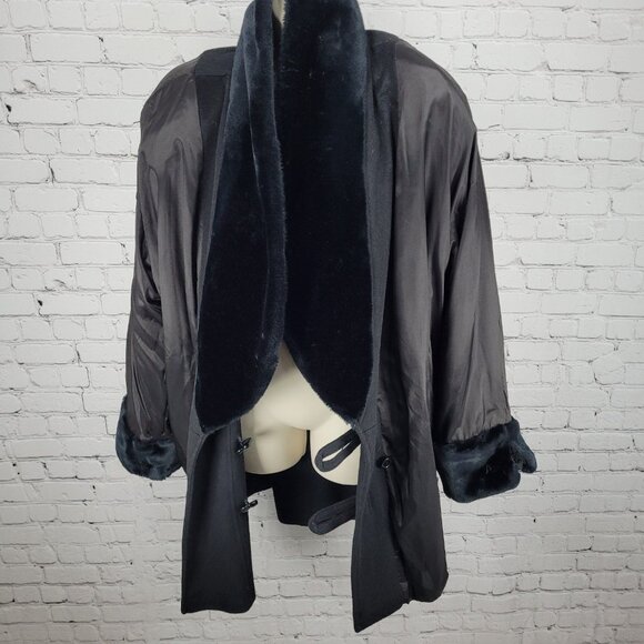 VTG Portrait Black Wool Blend Faux Fur Trim Buttoned Lined Over Coat Size 14 - Picture 5 of 13